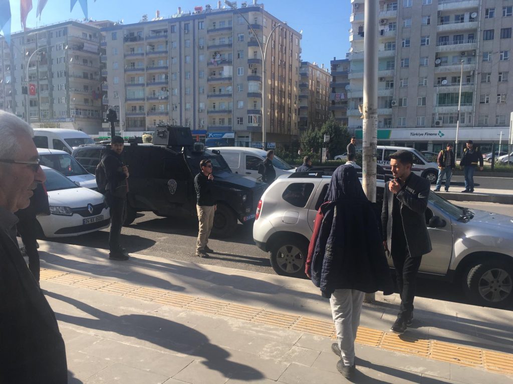 Diyarbakır’da silahlı saldırı