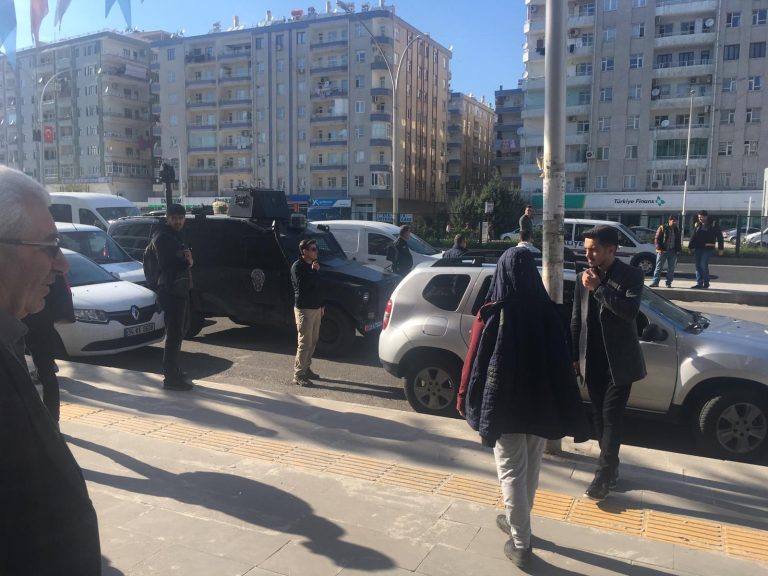 Diyarbakır’da silahlı saldırı