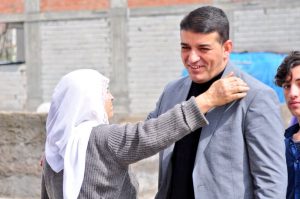 Bismil’de Belediye Binası, Emniyetle takas edildi. HDP’li Ayaz: Misafirlerimizi çadırlarda ağırlayacağız