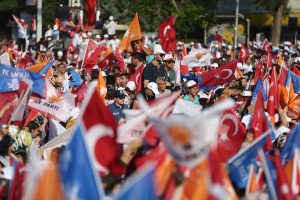 AK Parti’de istifa depremi devam ediyor…
