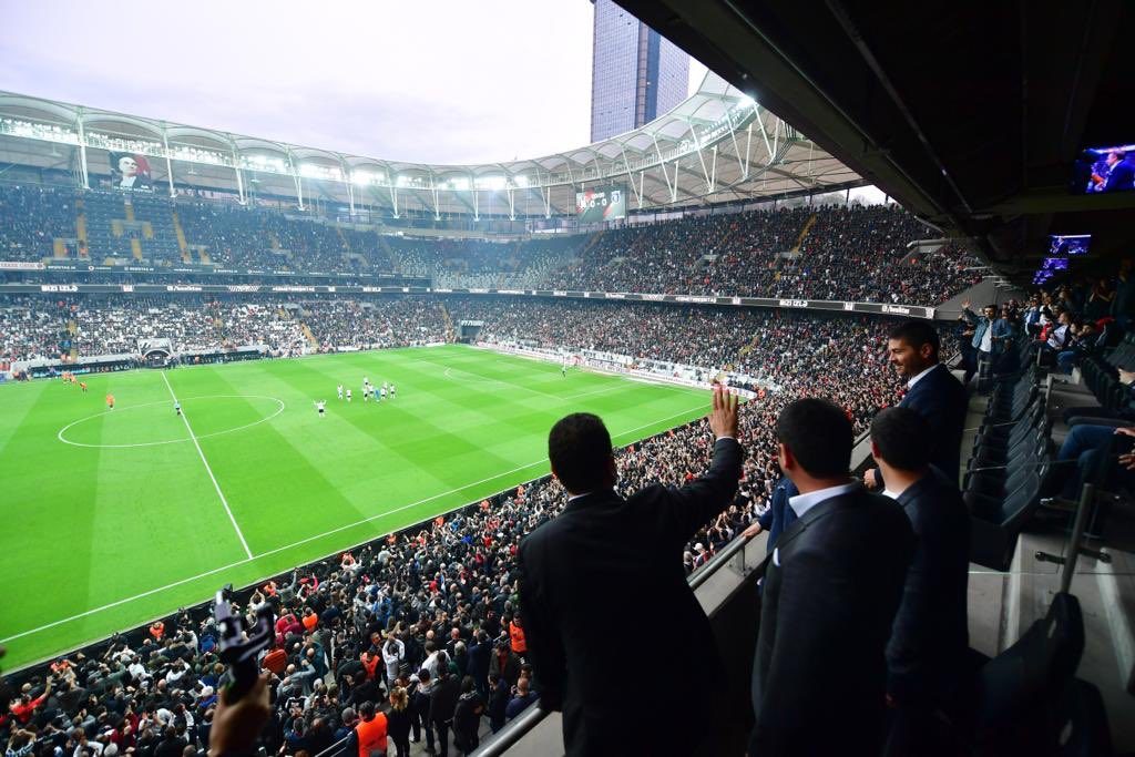 Beşiktaş tribünleri: Mazbatayı ver, mazbatayı ver, İmamoğlu’na mazbatayı ver…