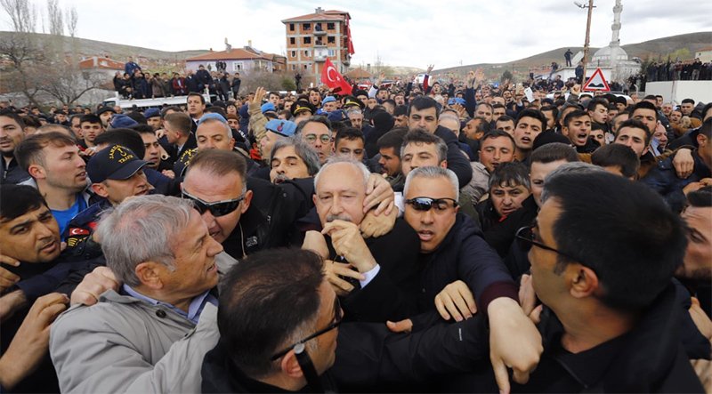 CHP lideri Kemal Kılıçdaroğlu’na linç girişimi!