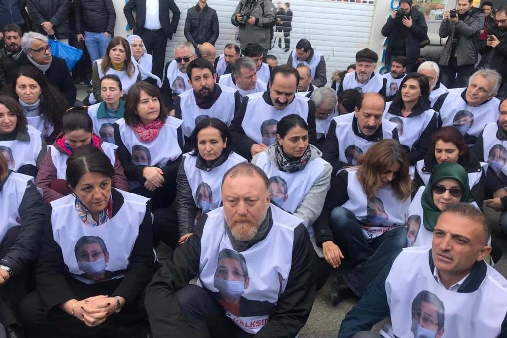HDP’li vekillerden açlık grevine “devam” kararı