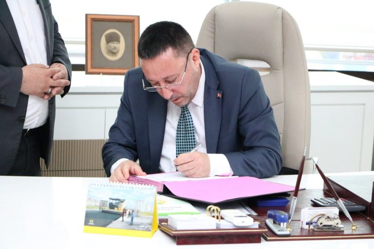 Bağlar Belediyesi’nde skandal iddia! “Başkan Beyoğlu, kardeşi Mertoğlu’nu yardımcısı yaptı” iddiası
