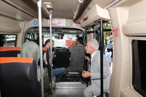 Başkan minibüsleri denetledi: Klima çalışıyor mu?