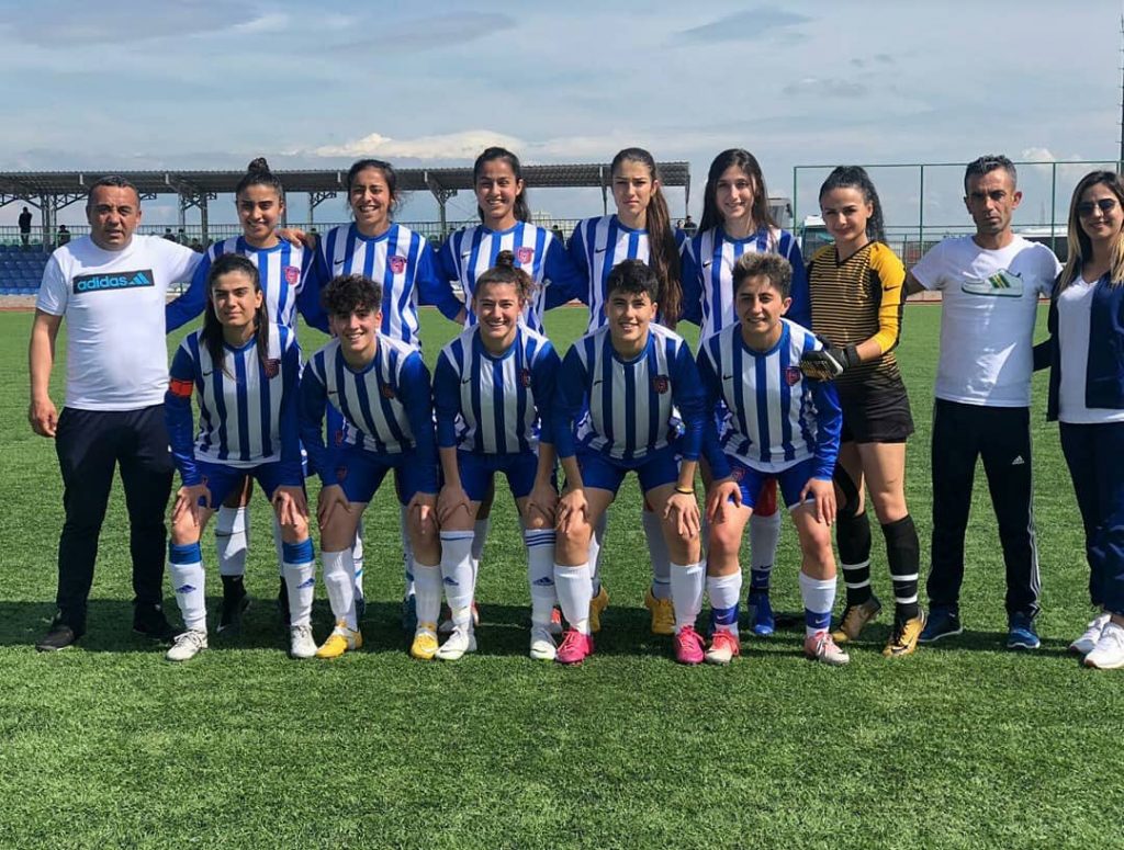 Maçta Kürtçe pas isteyen kadın futbolculara ırkçı saldırı!