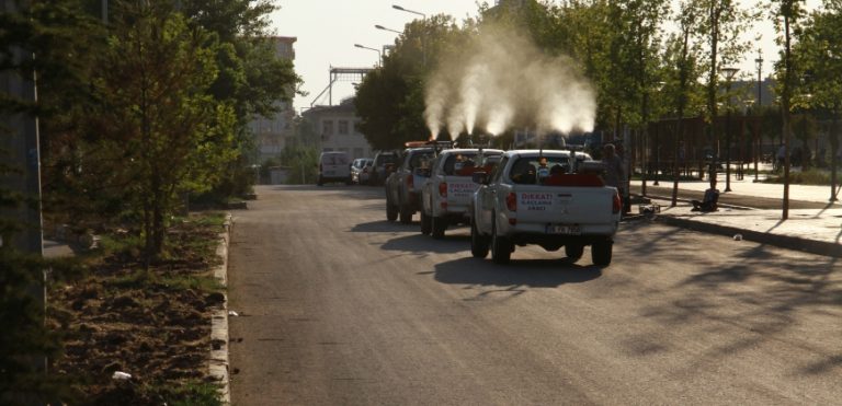 Bismil’de 50 personelle ilaçlama çalışması