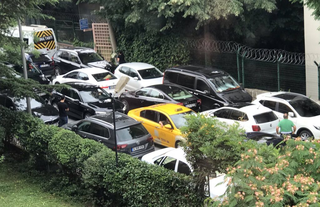 İstanbul seçimine akın var; metrelerce kuyruk oluştu