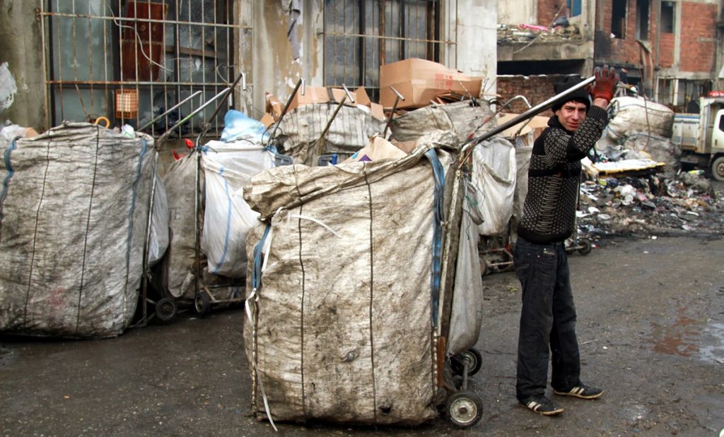 Açlık sınırı 2 bin 67 TL’ye yükseldi