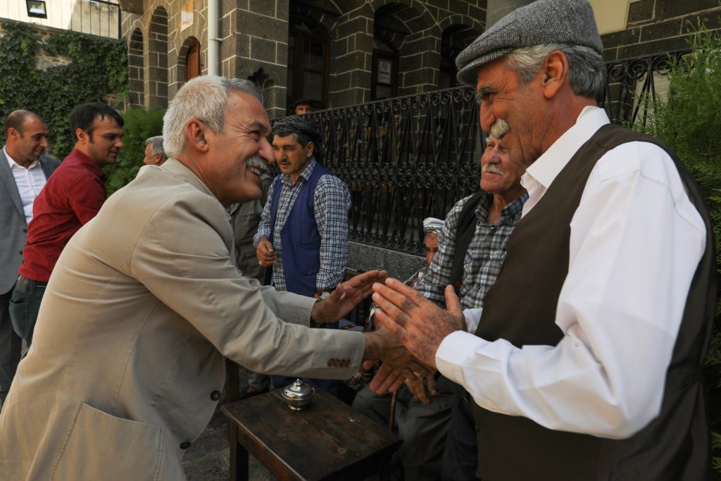 Mızraklı, dengbêjleri ziyaret etti