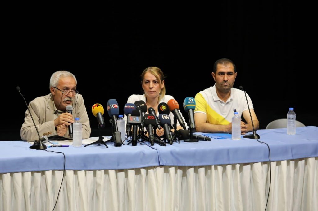 “Cami yıkıyorlar söylemi yalan, kayyımın yanlışını düzelttik”
