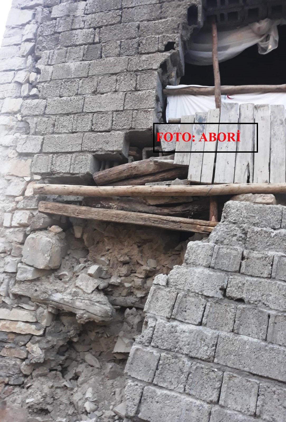 Lice’deki bombalamada bazı evler hasar gördü