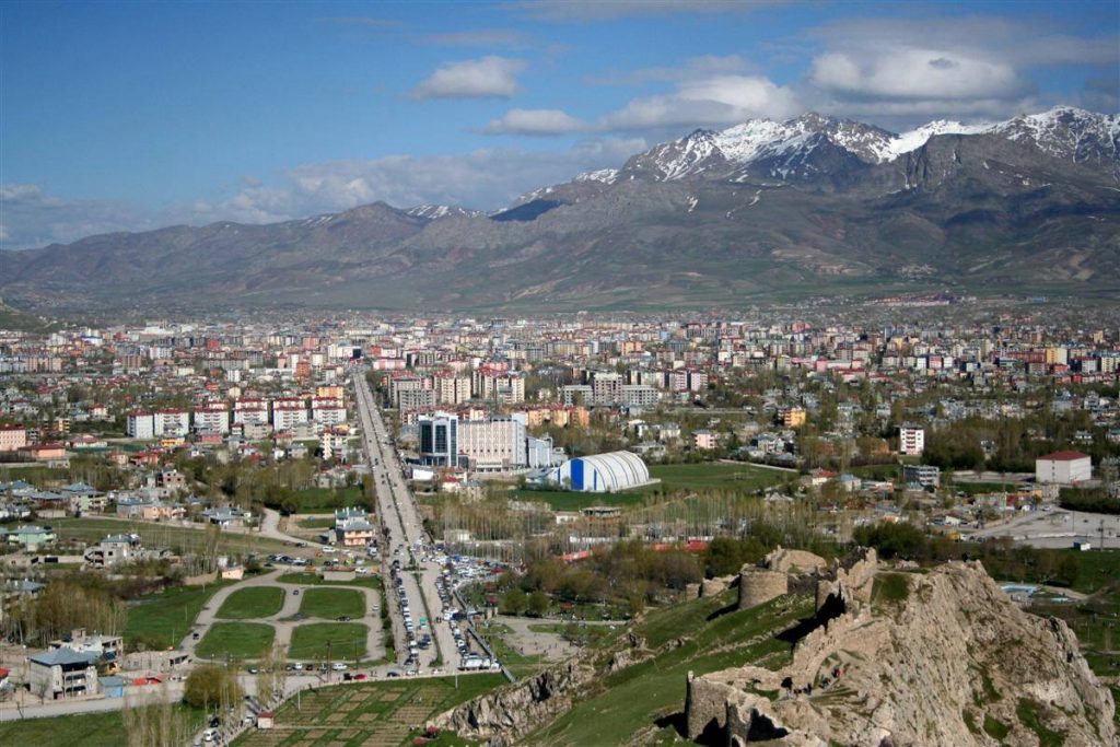 Van’da esnaf iflas bayrağını çekti