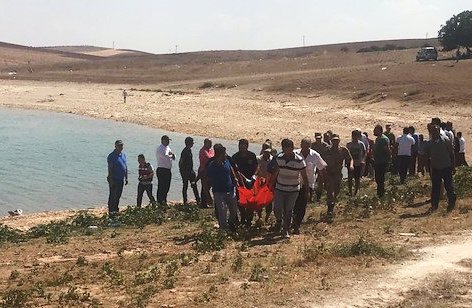 Evlatlarını kurtaran iki anne suda boğuldu