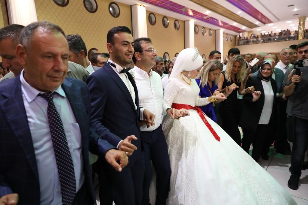 İmamoğlu Batman’da halay çekti horon tepti