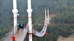 Asma köprüye dört minare yaptılar