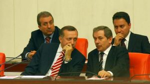 AK Parti kurucusundan Erdoğan’a sert sözler: Kenara çekilsin, tefekkür etsin