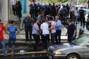 Yaralanan vekiller hastaneye böyle kaldırıldı