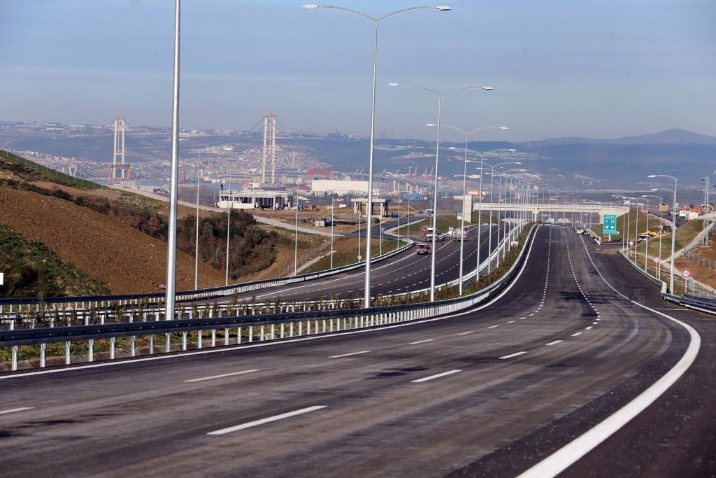 Mesafe kısaldı, İstanbul ile İzmir arası 3,5 saate düştü