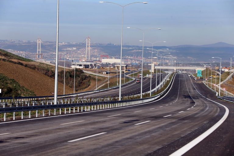 Mesafe kısaldı, İstanbul ile İzmir arası 3,5 saate düştü