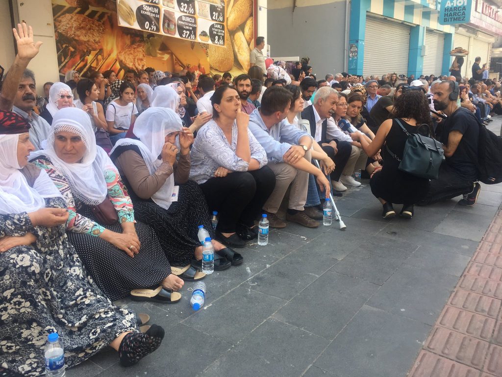 Diyarbakır’da polis ablukasında kayyum eylemi