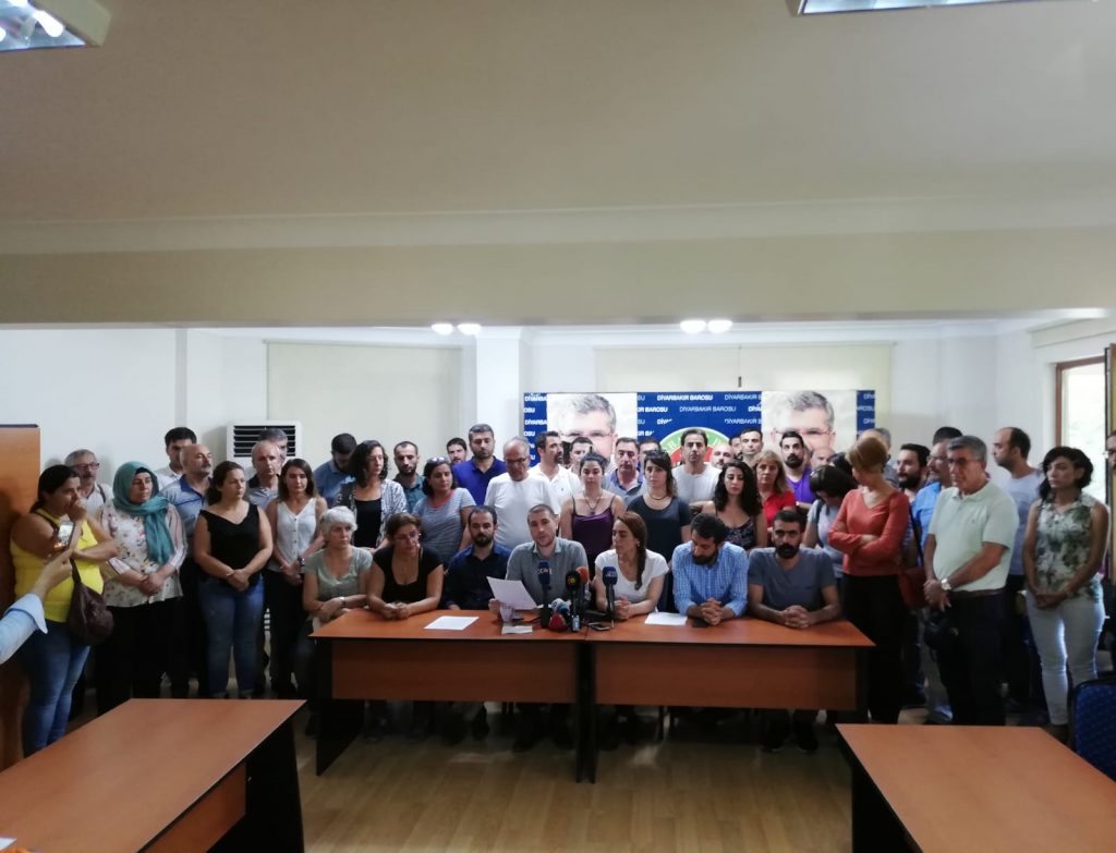 Diyarbakır’daki STK’lardan ortak “kayyum” tepkisi