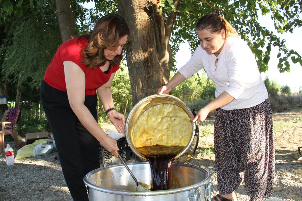 Bismil’de pekmez yapımına başlandı