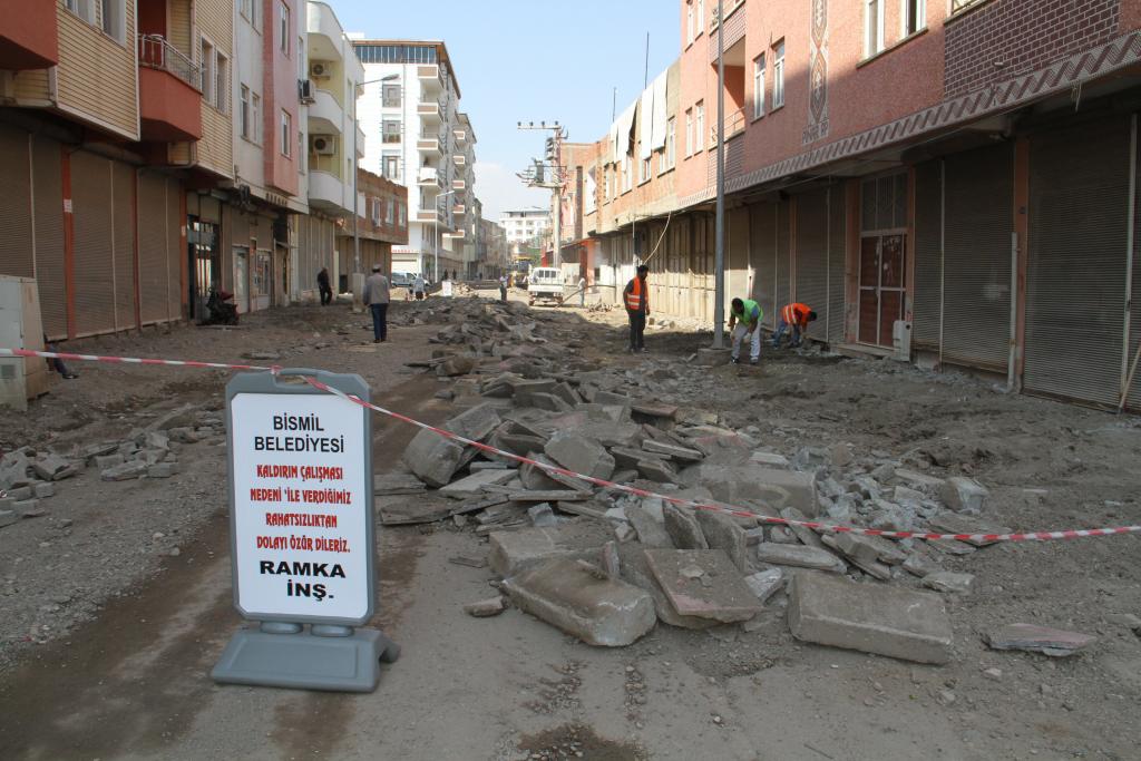 Bismil’in cadde ve mahalleleri asfaltlanıyor