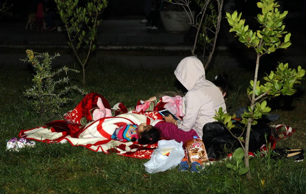 İstanbul’da halk sokakta sabahlayacak