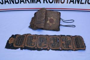 800 yıllık altın işlemeli İncil ve İbranice ferman ele geçirildi