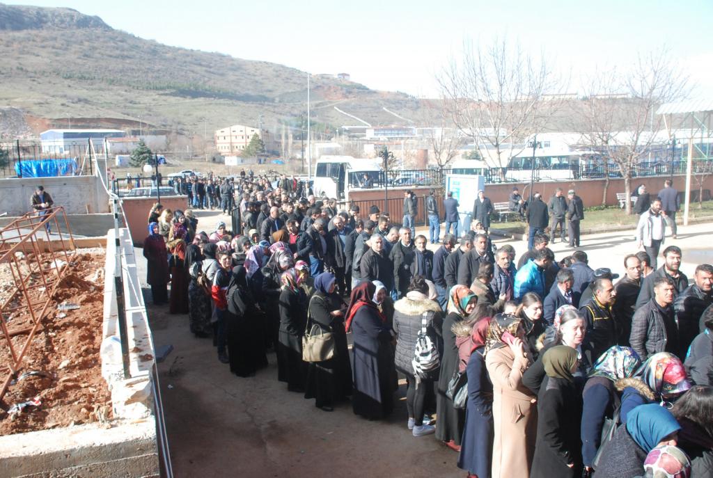 İş arayanlar sokağa sığmadı