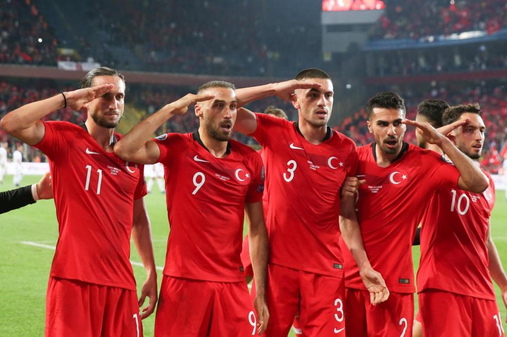 Futbolda “asker selamı” krizi büyüyor