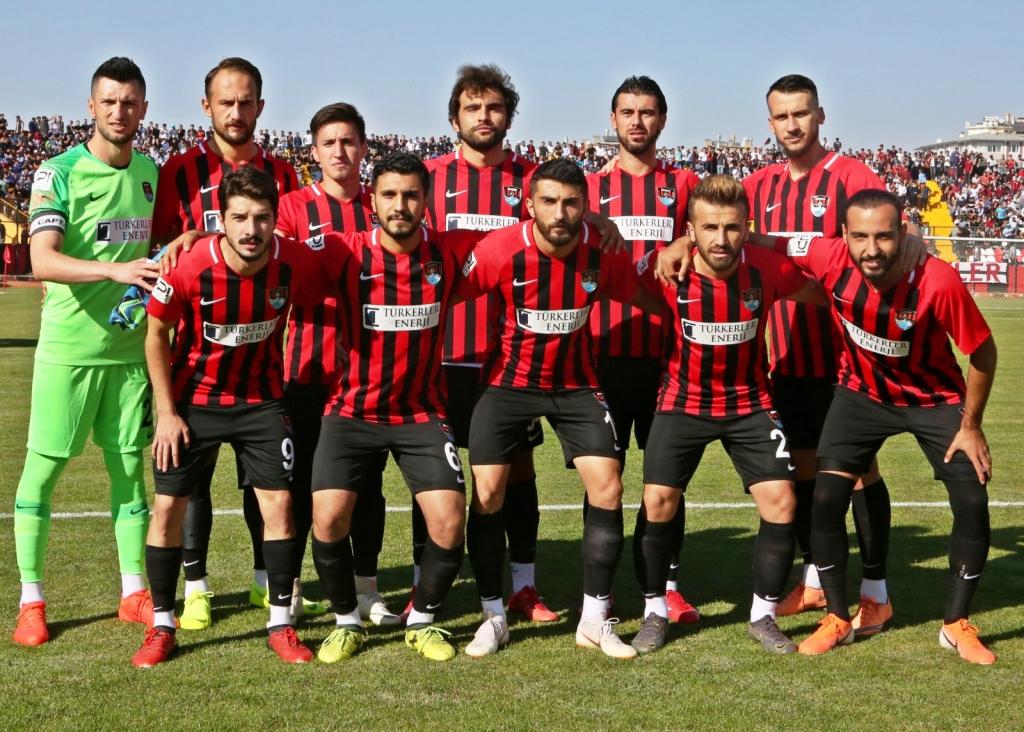 Vansporlu futbolculara Sakarya’da saldırı