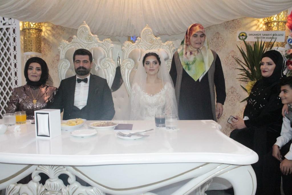 Diyarbakır’da iş dünyasını ve siyasetçileri buluşturan düğün