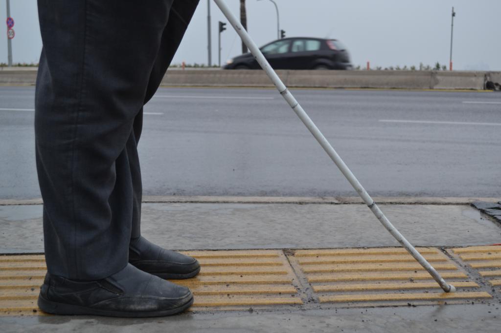 Diyarbakır’da engelliler eve hapis; TSE’nin “kaldırım” standardını takan yok!