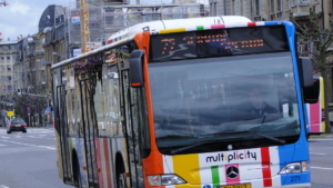 Dünya’da toplu taşımayı ücretsiz yapan tek ülke oldular