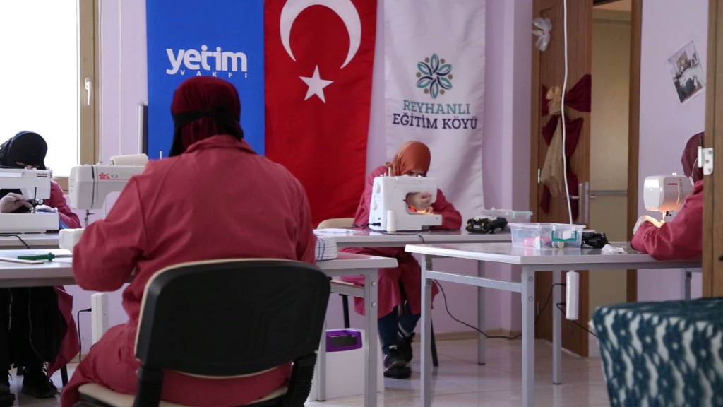 Yetim Vakfı’ndan anlamlı destek: Onlar da maske üretimine başladı