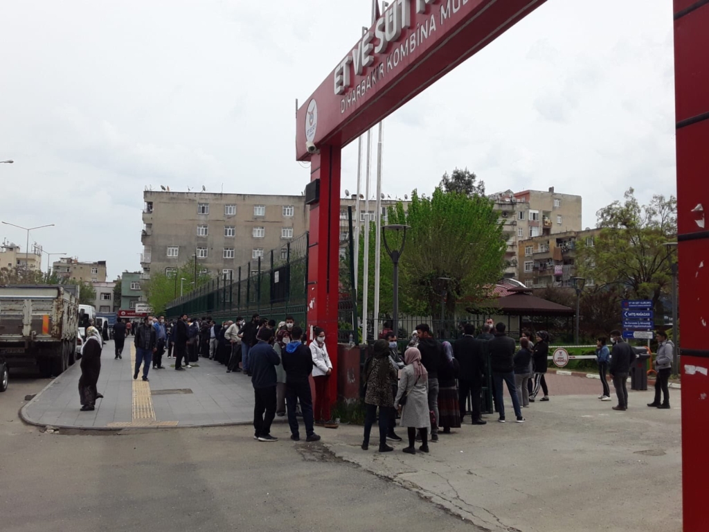 Diyarbakır’da tehlikeli gün! Sosyal mesafe sıfıra indi