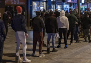Bilim Kurulu Üyesi isyan etti: Sokağa çıkışın faturası ağır olacak!