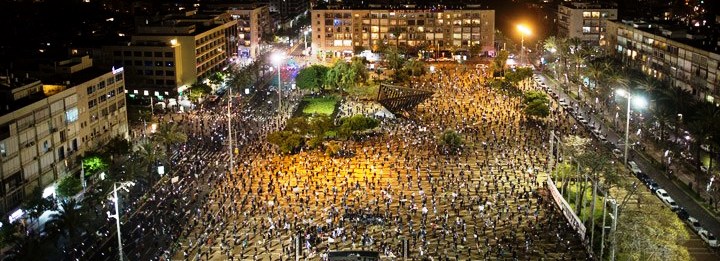Tel Aviv’de Netanyahu’ya sosyal mesafeli protesto
