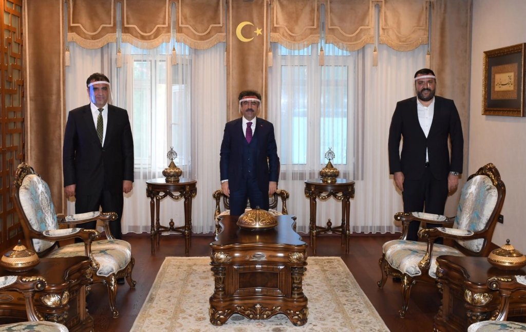 Diyarbakır’da bir ilki başarmıştı; O iş adamı 10 bin adet siperli maskeyi hibe etti