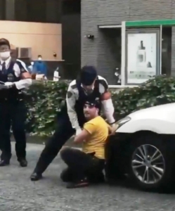 VİDEO |  Japonya polisinin Kürt gencine şiddeti halkı sokaklara döktü