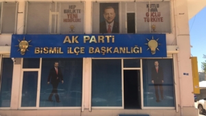 Diyarbakır’da AK Parti binasına saldırı