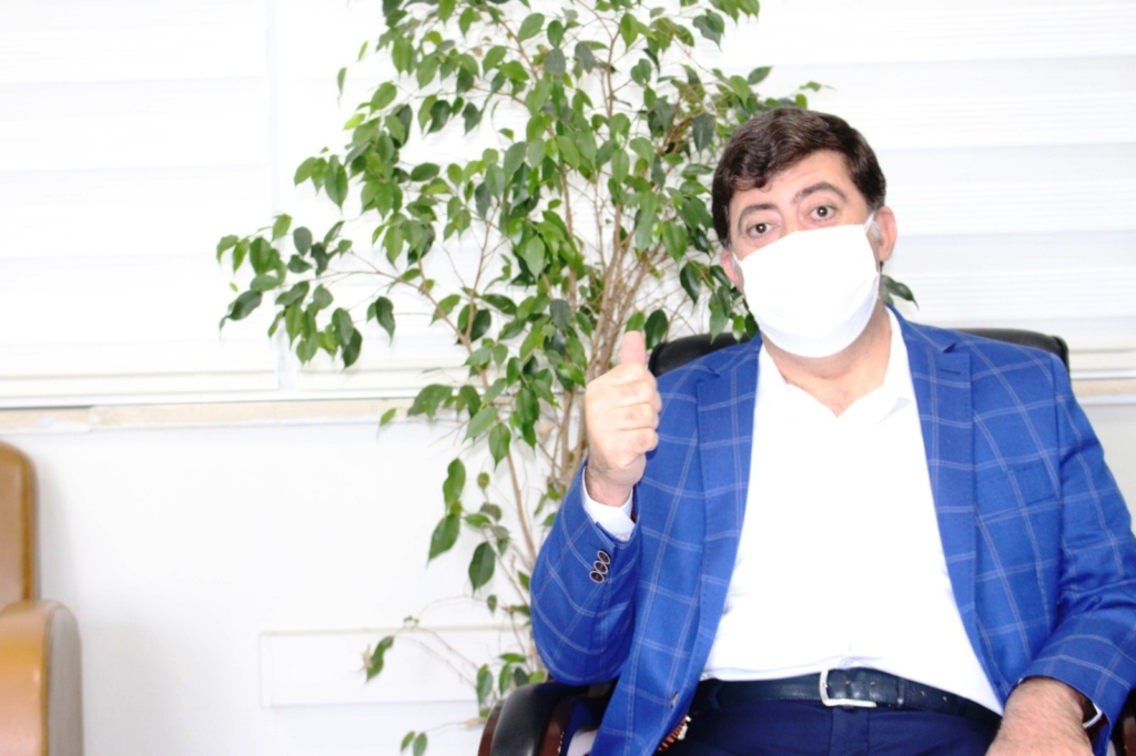 Akar: Bir maskeyi bile doğru dürüst takmayı beceremedik, virüs kabus gibi üzerimize çöktü
