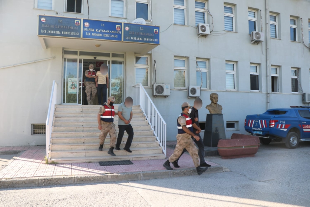 Diyarbakır’da”sahte muhbir” şebekesine operasyon