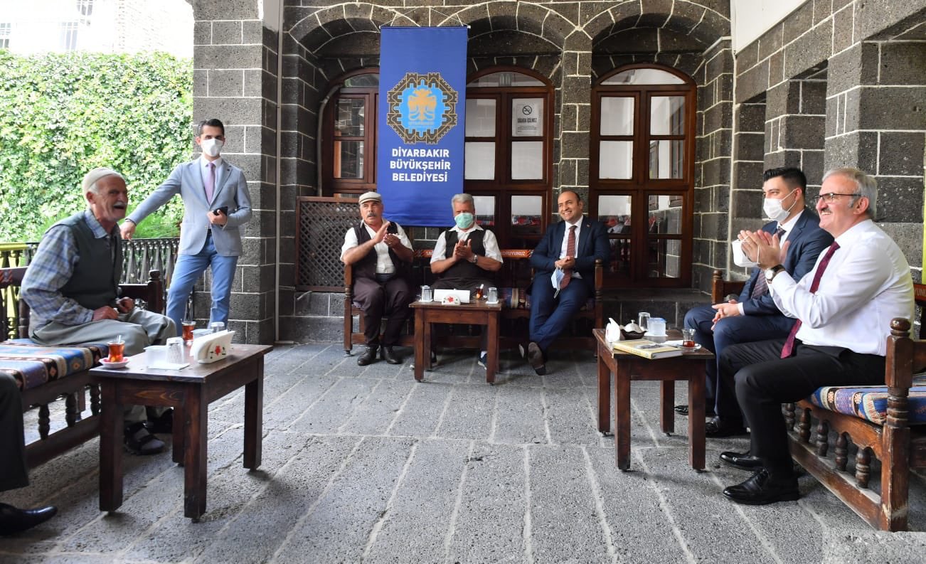 Diyarbakır Valisi, Dengbêj Evi’nde: Her daim, neşeniz bol, sesiniz gür olsun