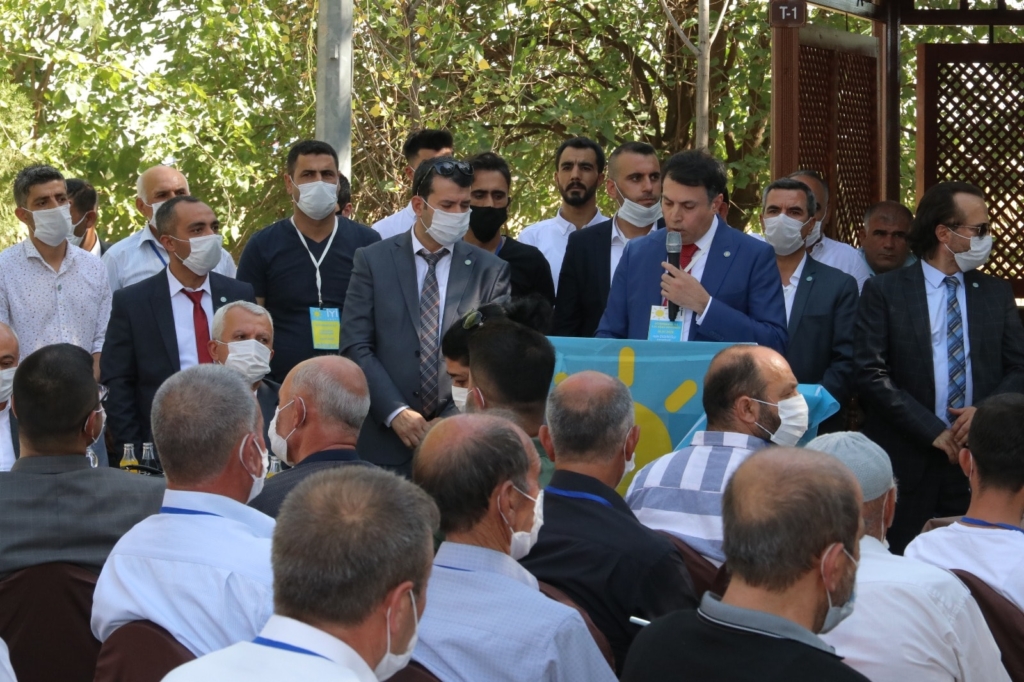 İYİ Parti Diyarbakır İl Başkanı Vejdin Ensarioğlu, 1’nci Olağan Kongre’de güven tazeledi