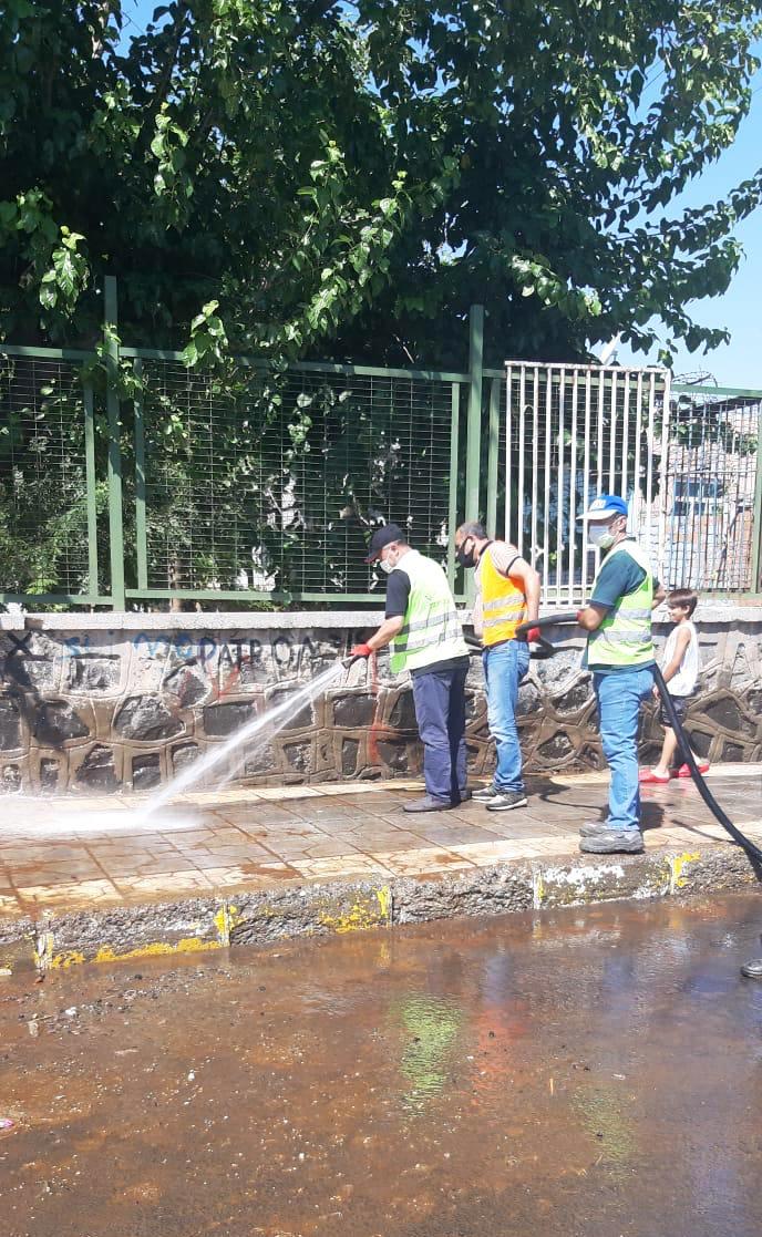 Bağlar’da cadde ve sokaklar dezenfekte edildi