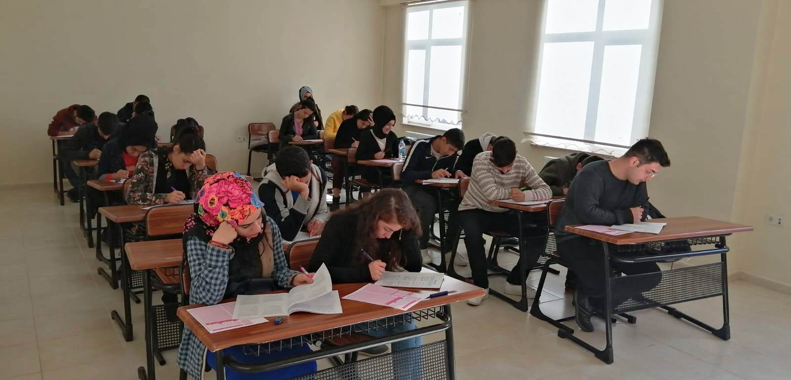 Bağlar Belediyesi’nin eğitim kurslarından büyük başarı; TYT’de %100 başarı sağlandı