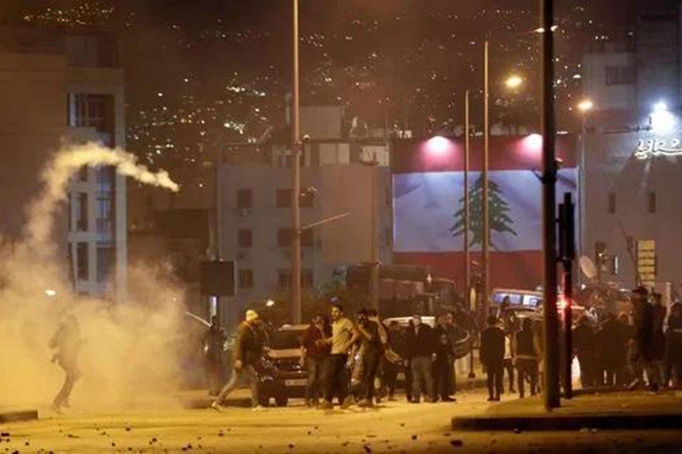 VİDEO |  Lübnan gösteriler sonrası ordu sokağa indi